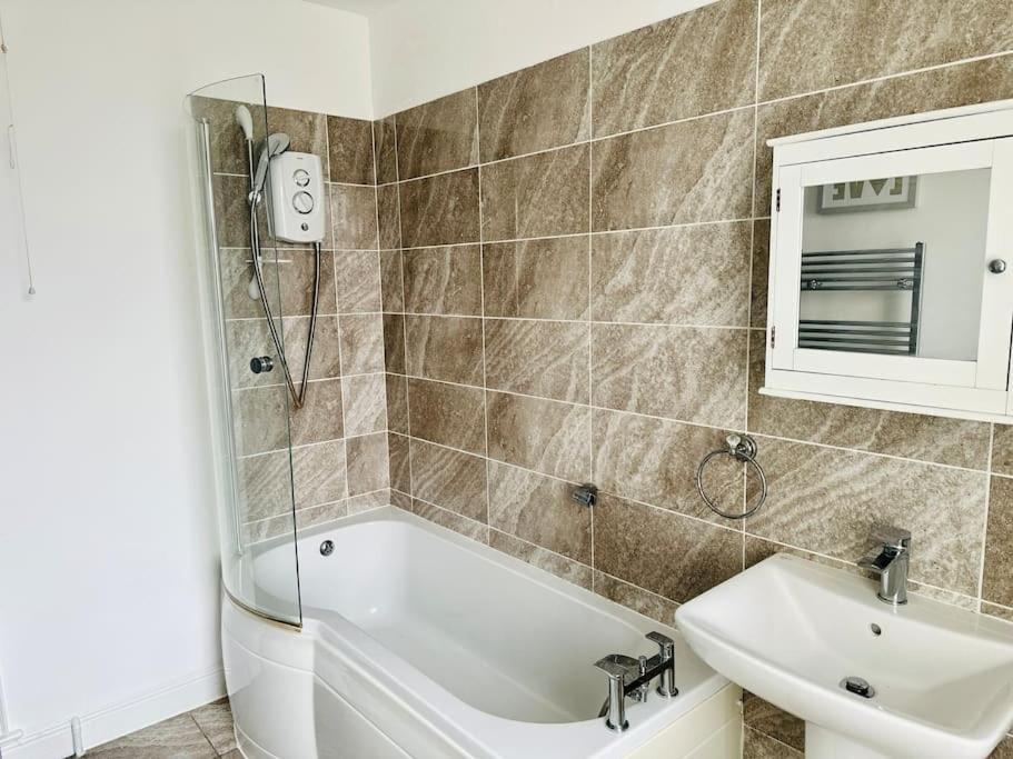 Cozy 3-bedroom With Free Parking