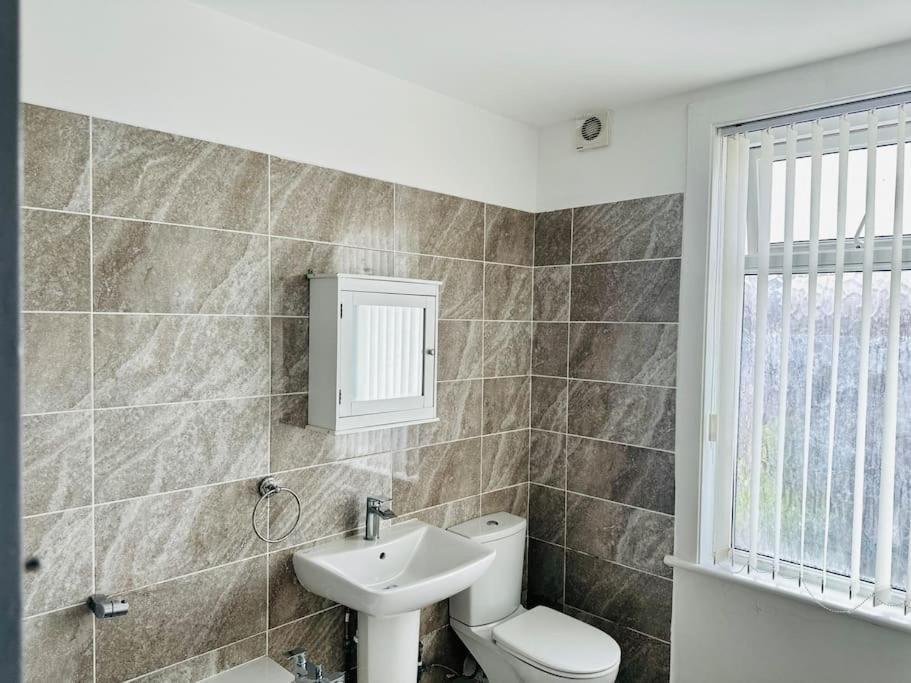 Cozy 3-bedroom With Free Parking Nottingham