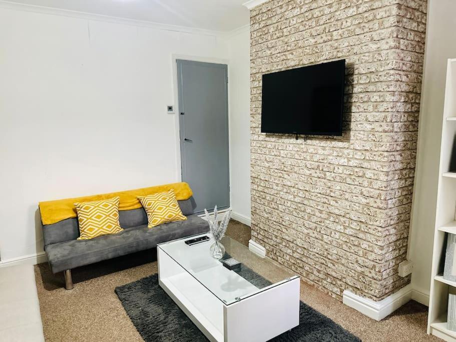 Apartment Cozy 3-bedroom With Free Parking *