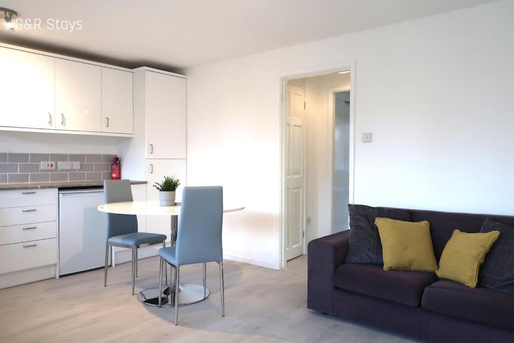 Parking, Netflix Tv, Sleeps 4, Close To Qmc