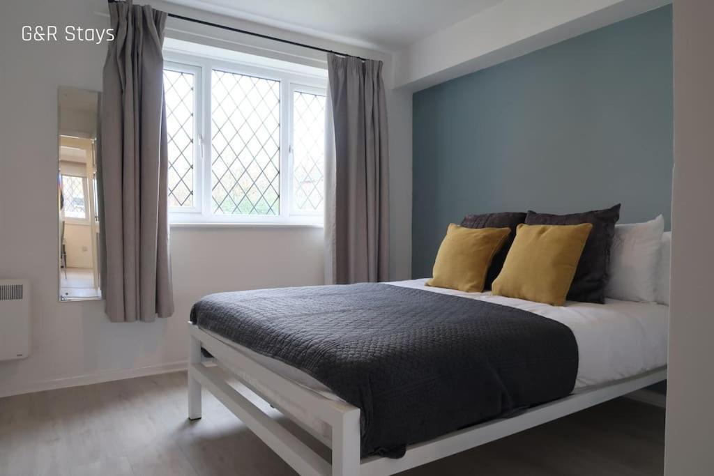 Parking, Netflix Tv, Sleeps 4, Close To Qmc Apartment