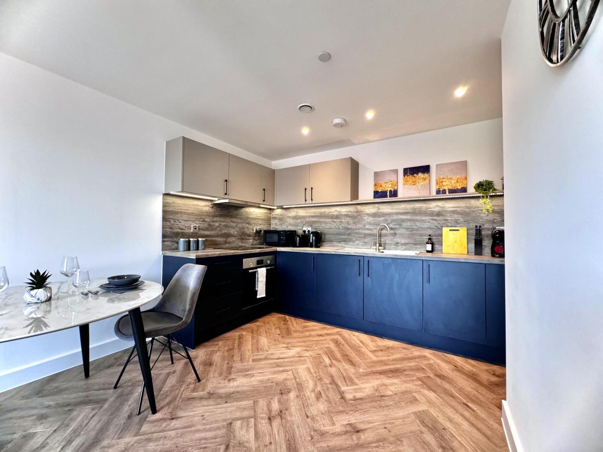 1 Bed Luxe With Balcony And Free Parking Nottingham