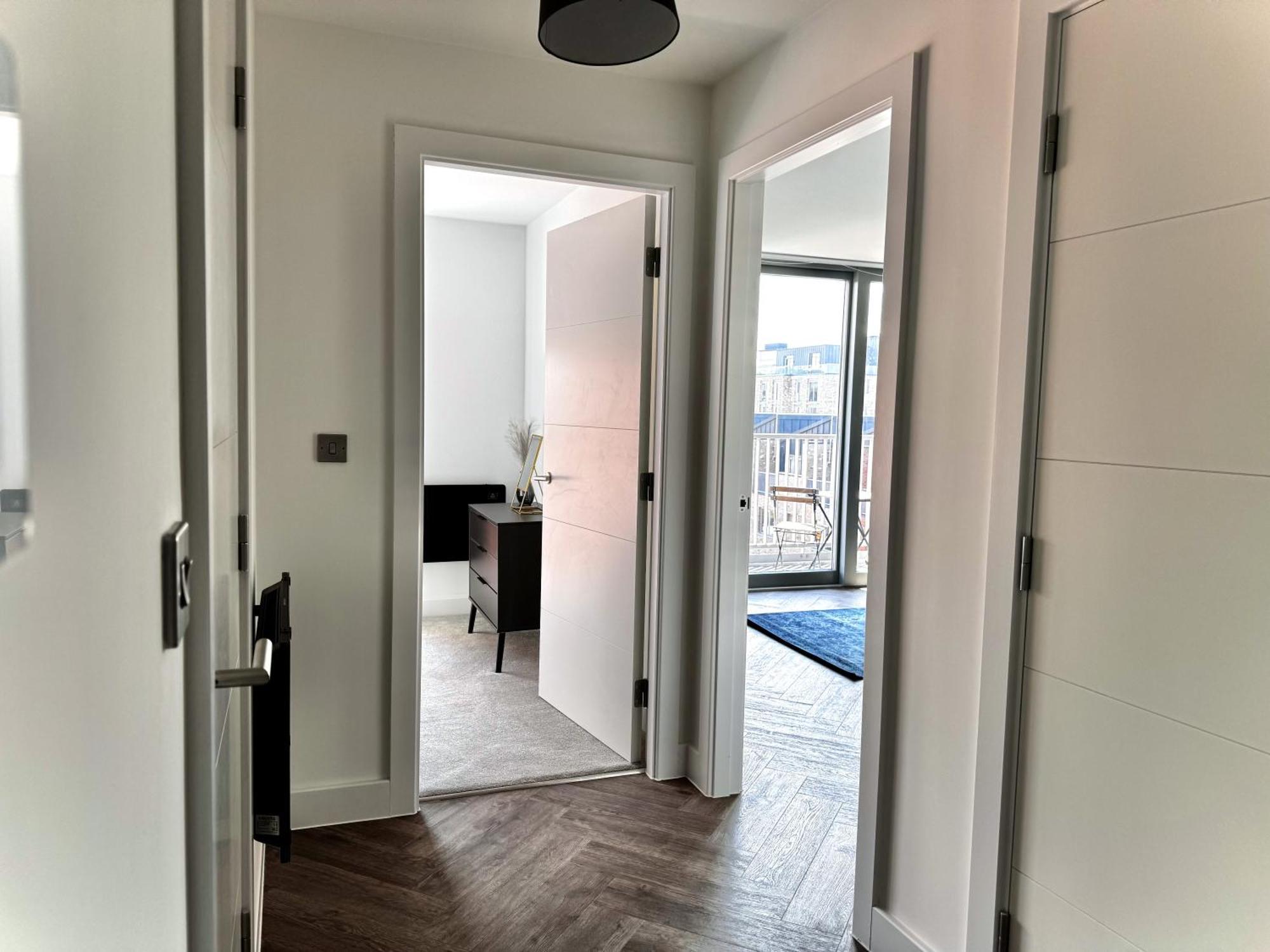 1 Bed Luxe With Balcony And Free Parking