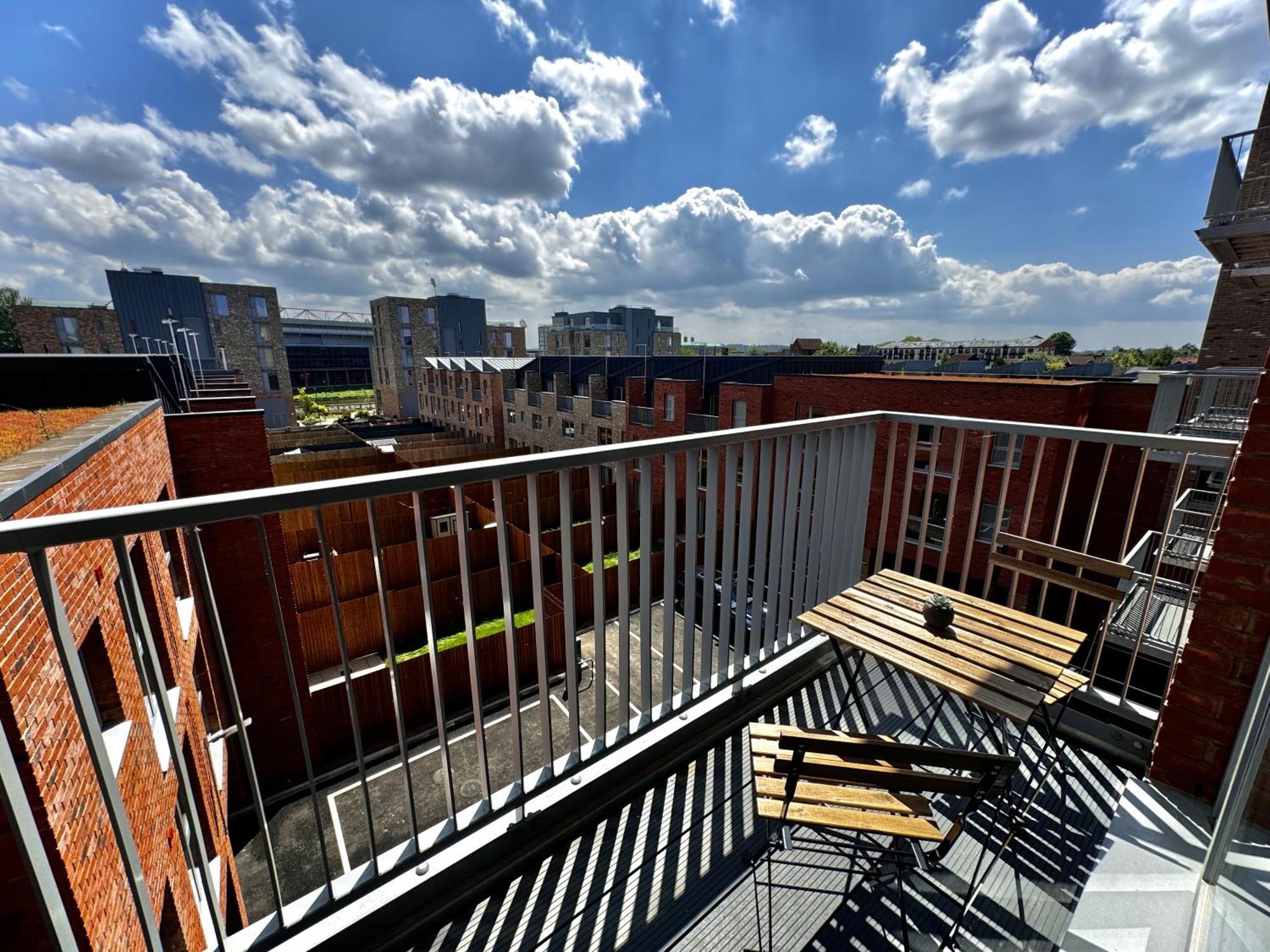 1 Bed Luxe With Balcony And Free Parking