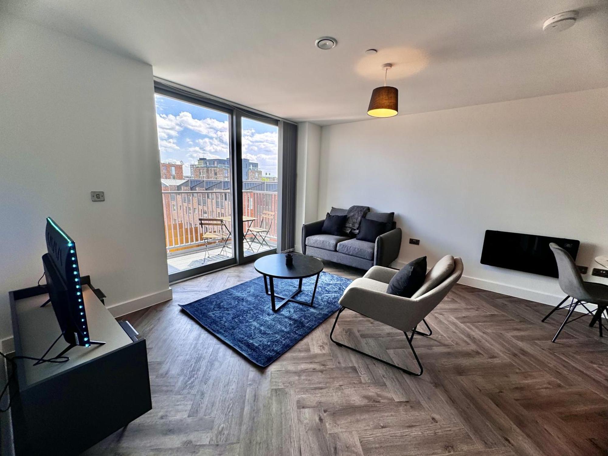 1 Bed Luxe With Balcony And Free Parking *