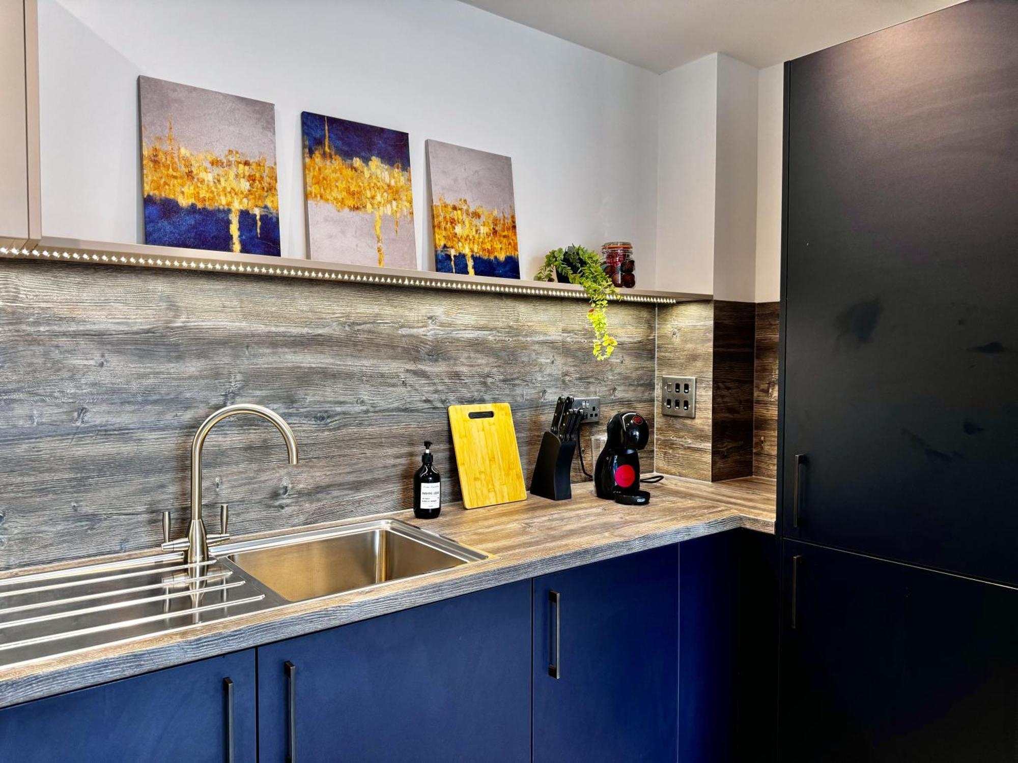 1 Bed Luxe With Balcony And Free Parking