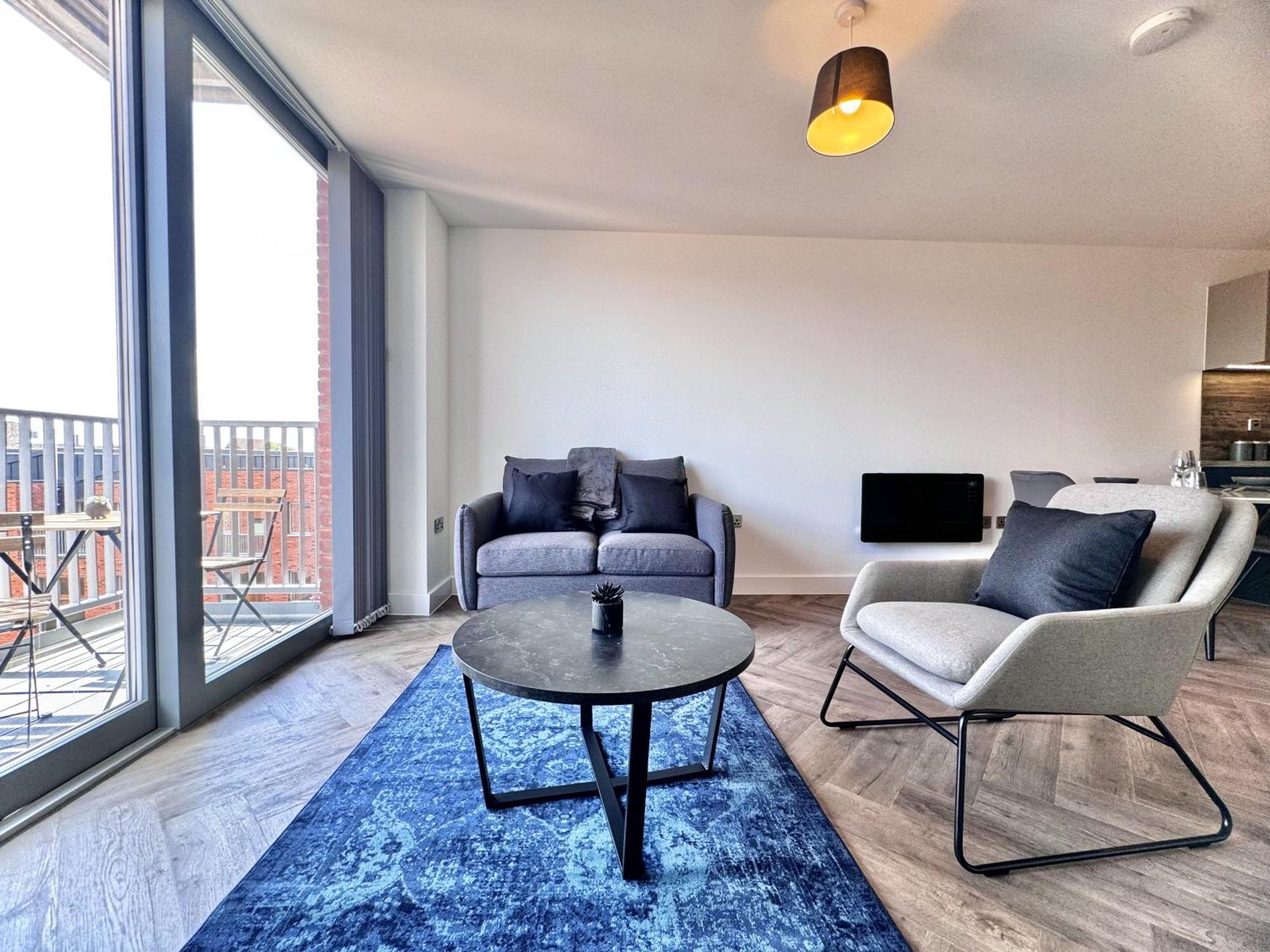 1 Bed Luxe With Balcony And Free Parking