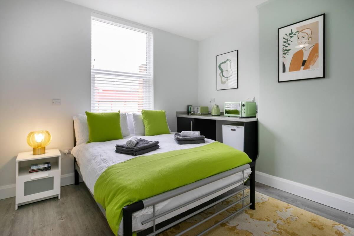 Apartment 3 - Cozy Near Forest Football Ground Pass The Keys