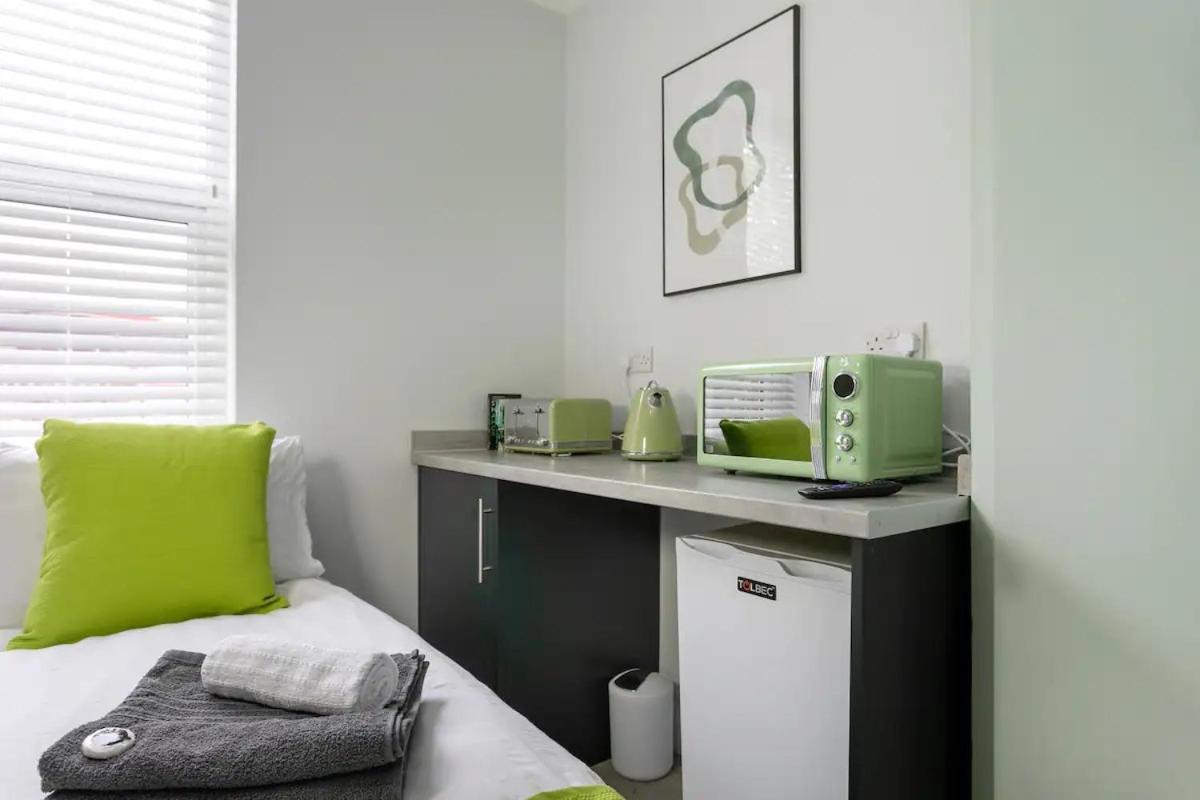 3 - Cozy Near Forest Football Ground Pass The Keys Apartment
