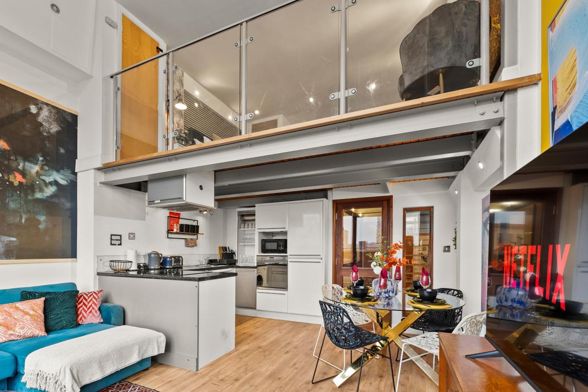 Artistique Duplex In Nottingham Apartment *