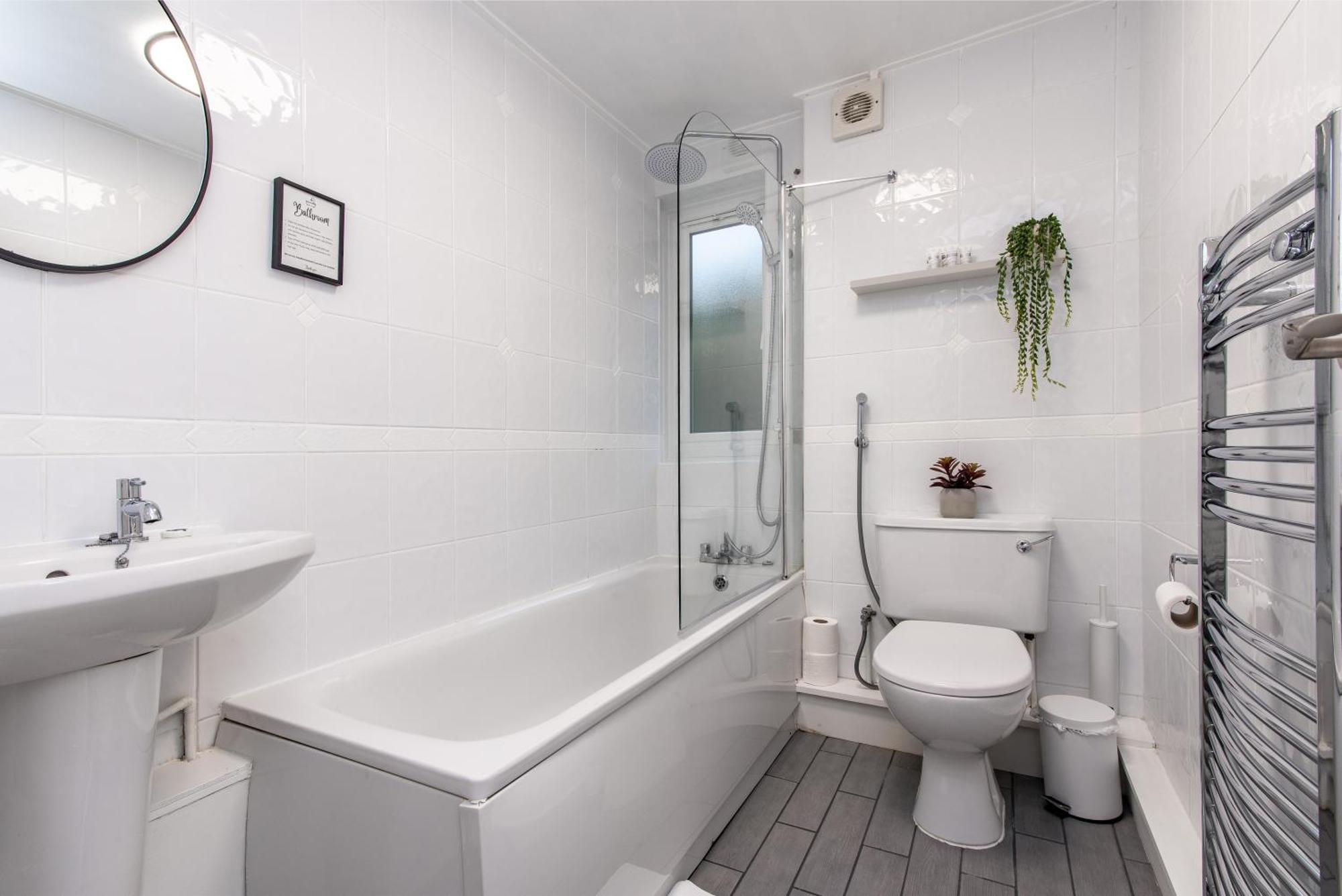 Modern 2 Bed In Location Apartment