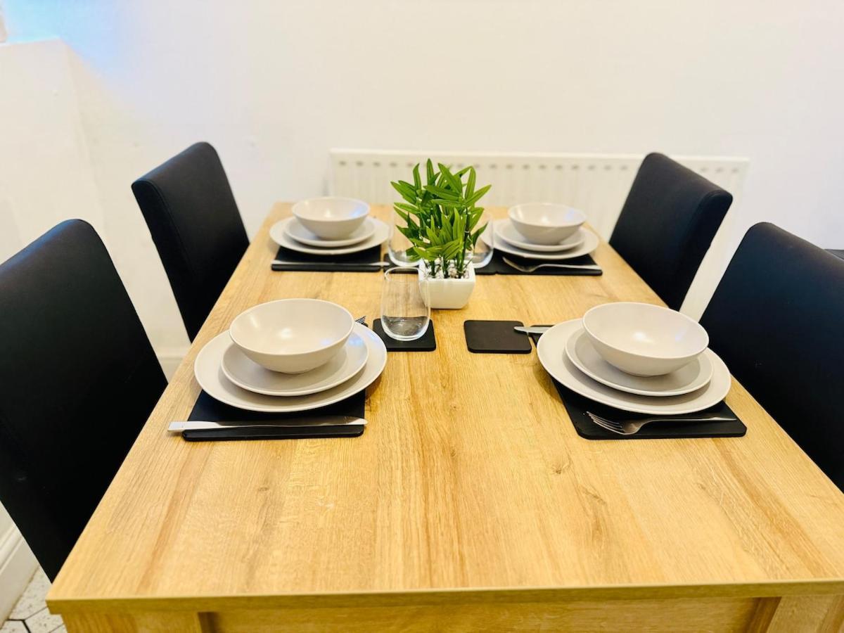 Trendy House 4-bed - Near Hospital, Bulwell, Qmc, City-centre & Transport Links - Prime Location * Nottingham