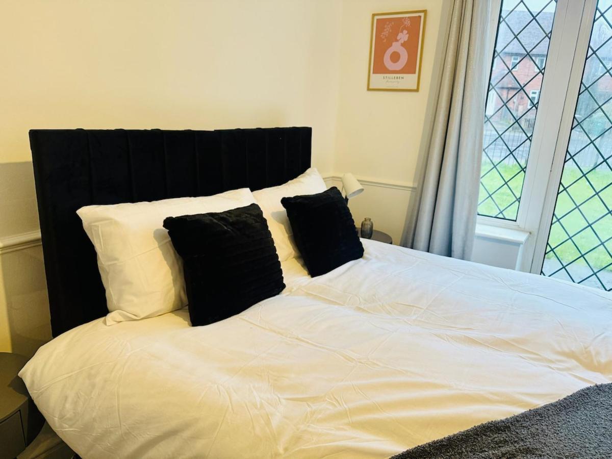 Trendy House 4-bed - Near Hospital, Bulwell, Qmc, City-centre & Transport Links - Prime Location Apartment *
