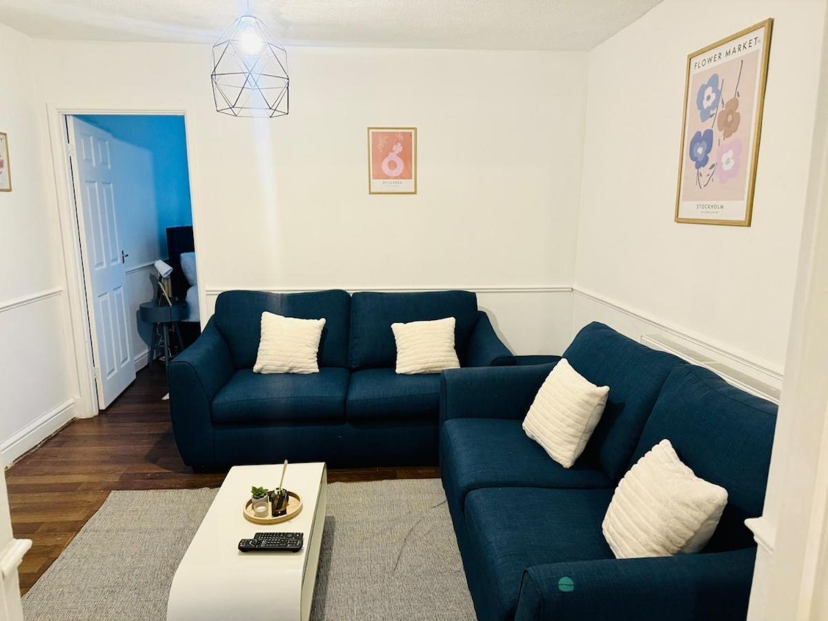 Trendy House 4-bed - Near Hospital, Bulwell, Qmc, City-centre & Transport Links - Prime Location *