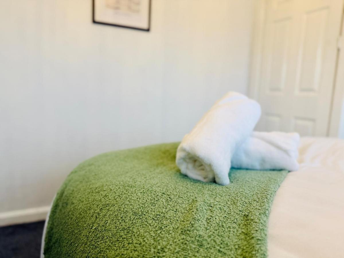 Trendy House 4-bed - Near Hospital, Bulwell, Qmc, City-centre & Transport Links - Prime Location Nottingham