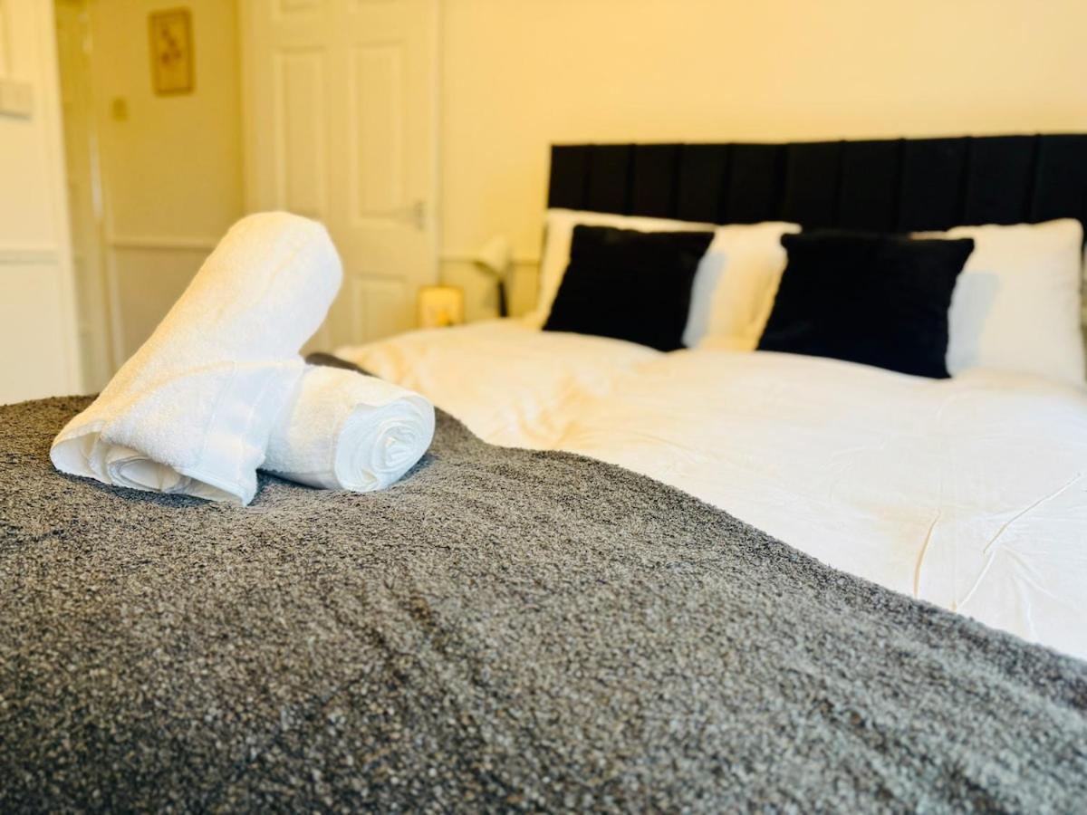 Trendy House 4-bed - Near Hospital, Bulwell, Qmc, City-centre & Transport Links - Prime Location *