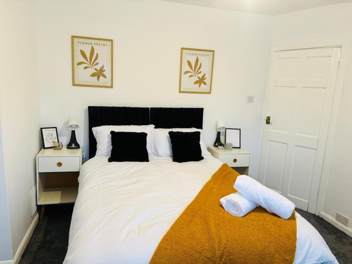 Trendy House 4-bed - Near Hospital, Bulwell, Qmc, City-centre & Transport Links - Prime Location Apartment *