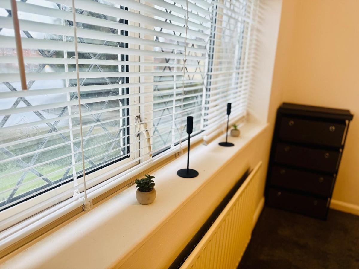 Trendy House 4-bed - Near Hospital, Bulwell, Qmc, City-centre & Transport Links - Prime Location Nottingham