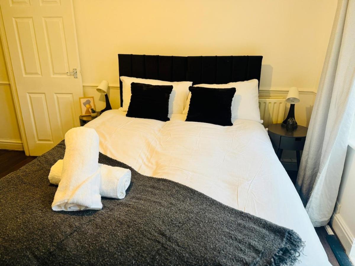 Trendy House 4-bed - Near Hospital, Bulwell, Qmc, City-centre & Transport Links - Prime Location Apartment Nottingham