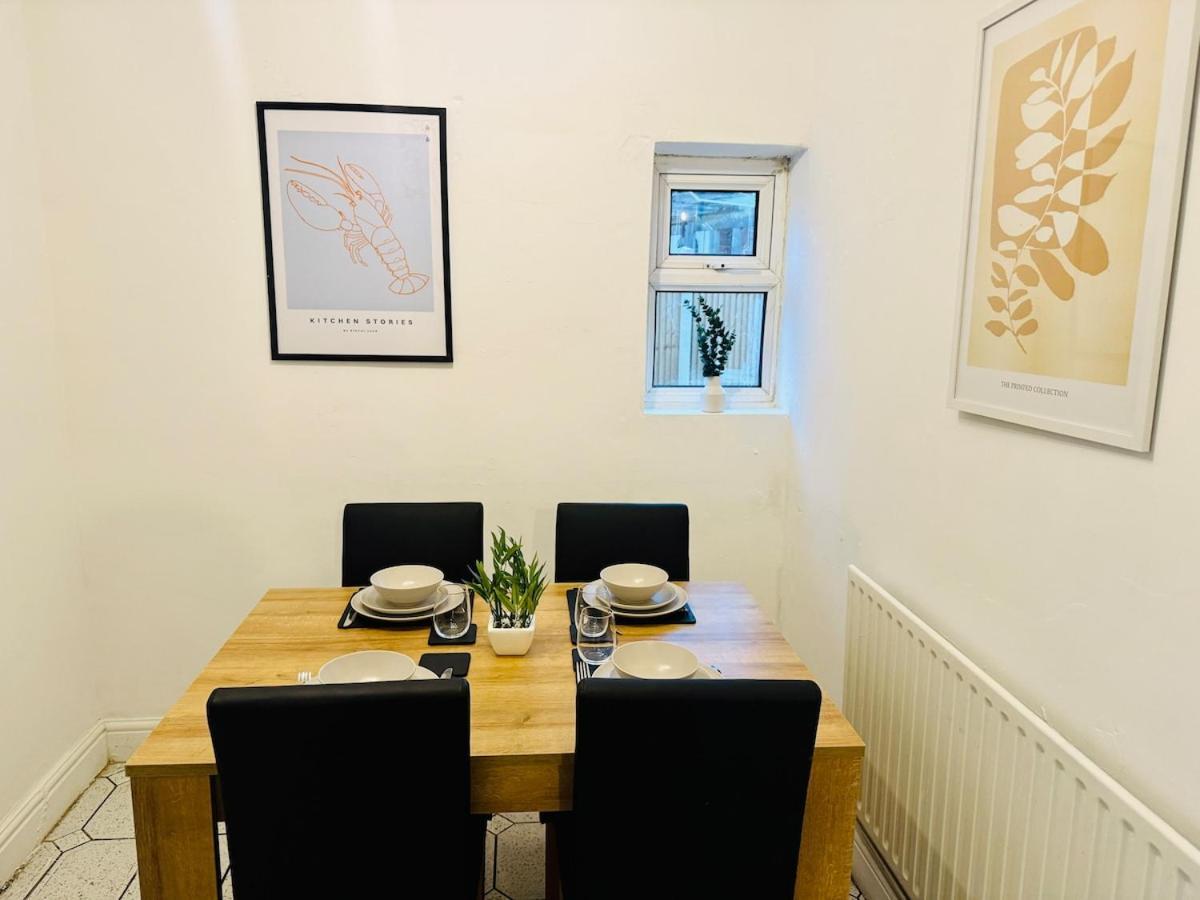 Trendy House 4-bed - Near Hospital, Bulwell, Qmc, City-centre & Transport Links - Prime Location Apartment