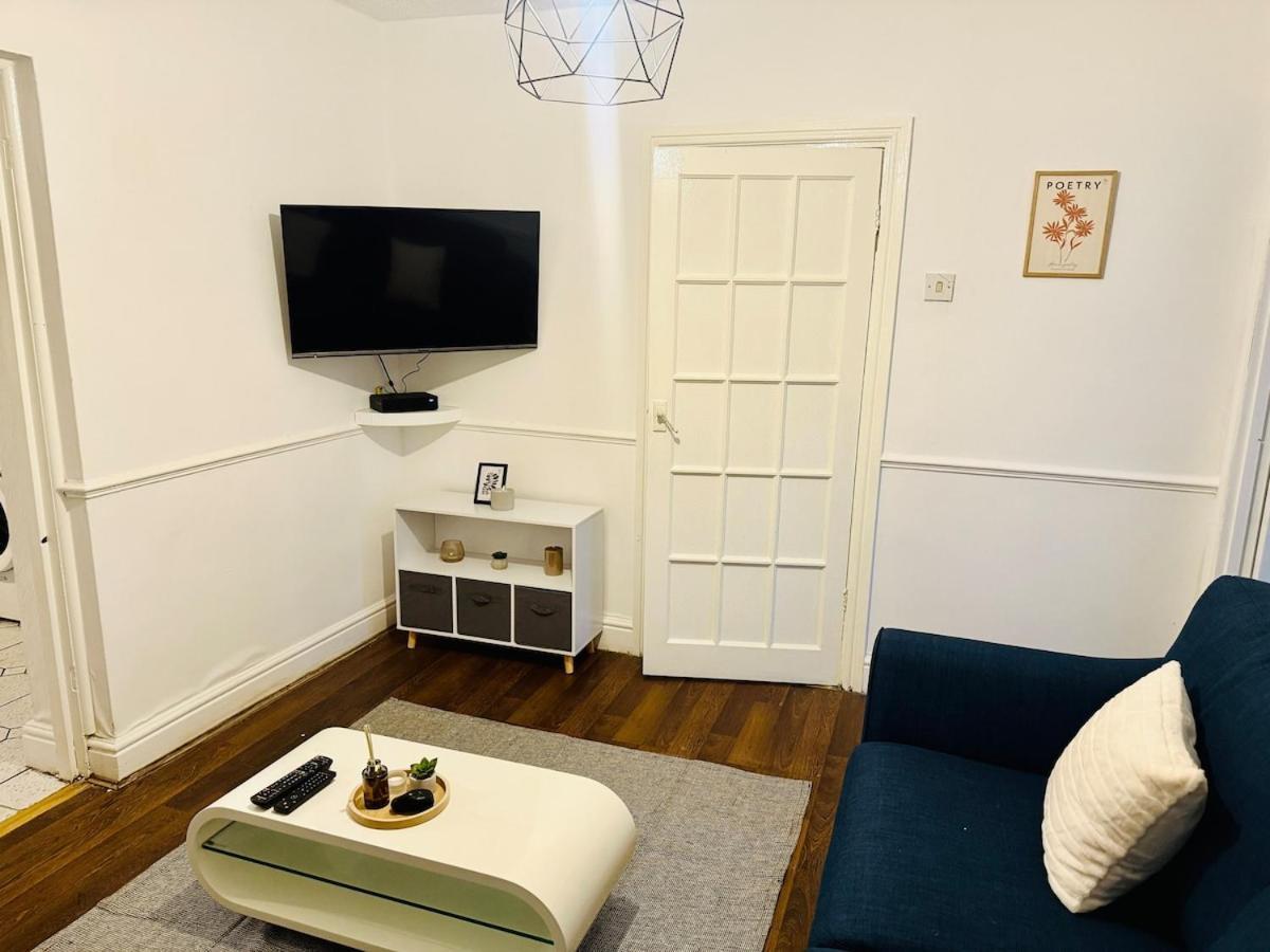 Apartment Trendy House 4-bed - Near Hospital, Bulwell, Qmc, City-centre & Transport Links - Prime Location *
