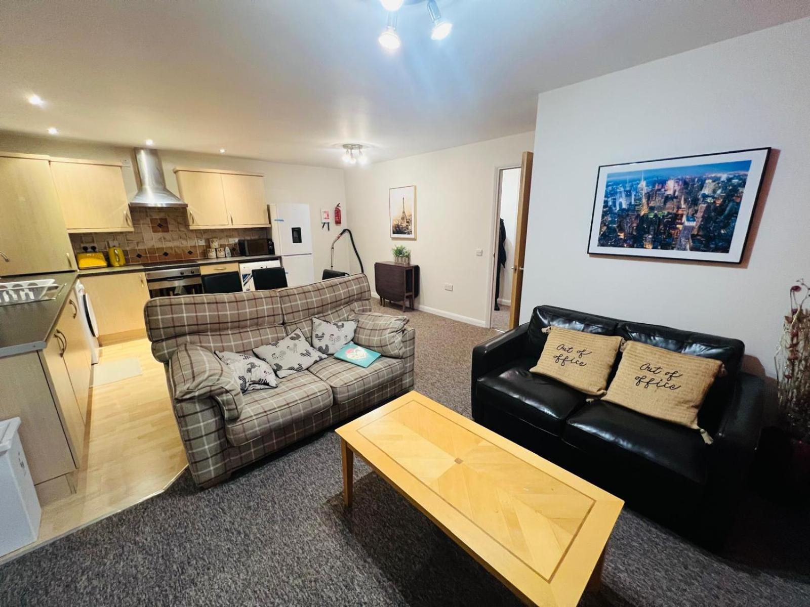 30 Royal Victoria Court Gamble Street 2 Bed Flat Apartment *