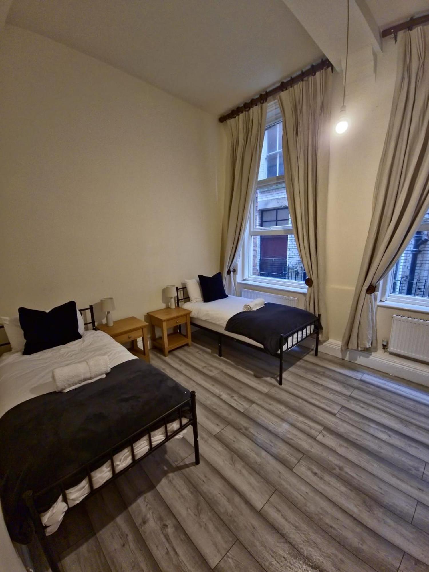 Hollowstone Place, Spacious 2 Bed, Centre Ng1, Sleeps 5,free Parking Apartment
