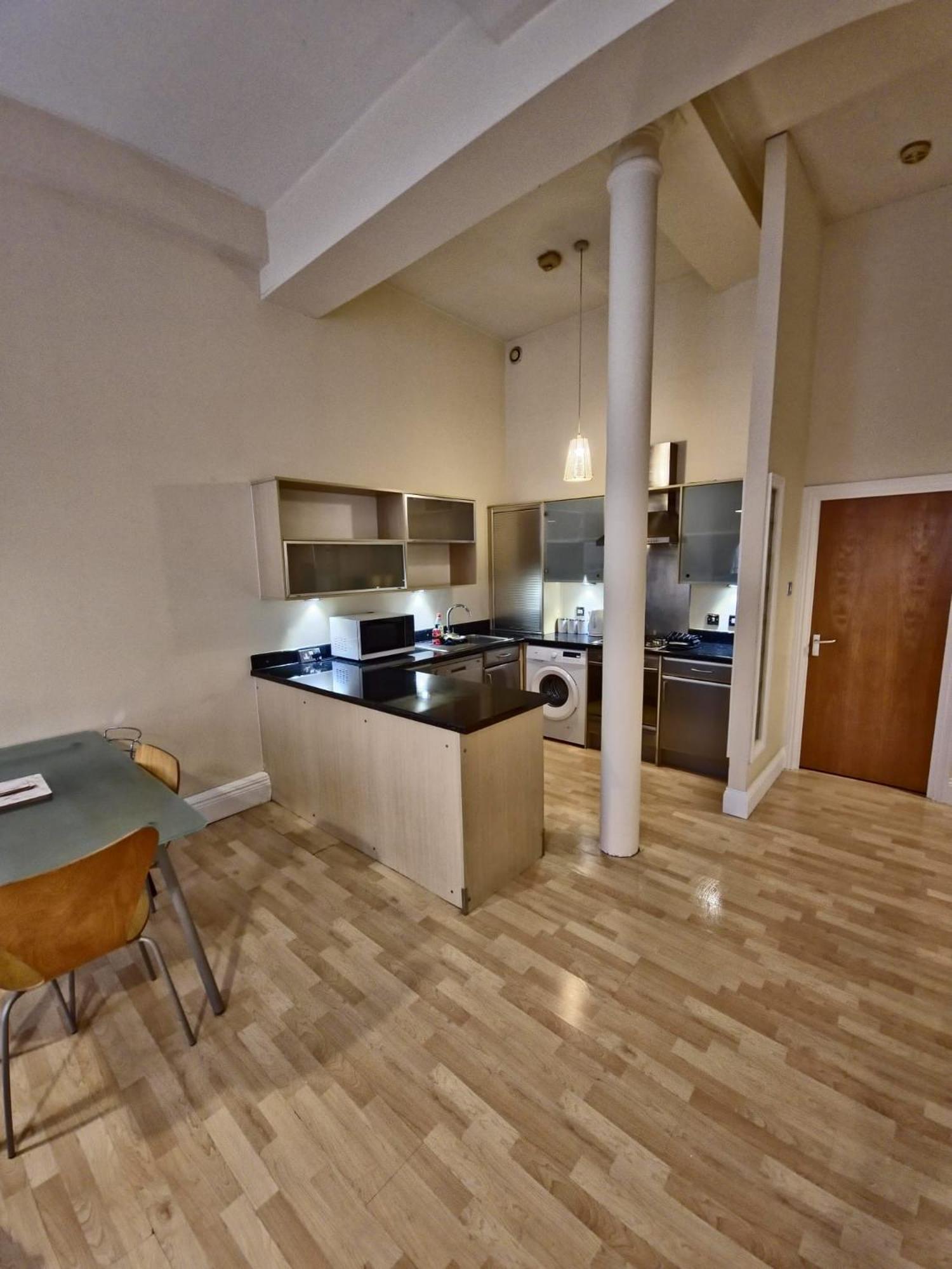 Hollowstone Place, Spacious 2 Bed, Centre Ng1, Sleeps 5,free Parking Apartment
