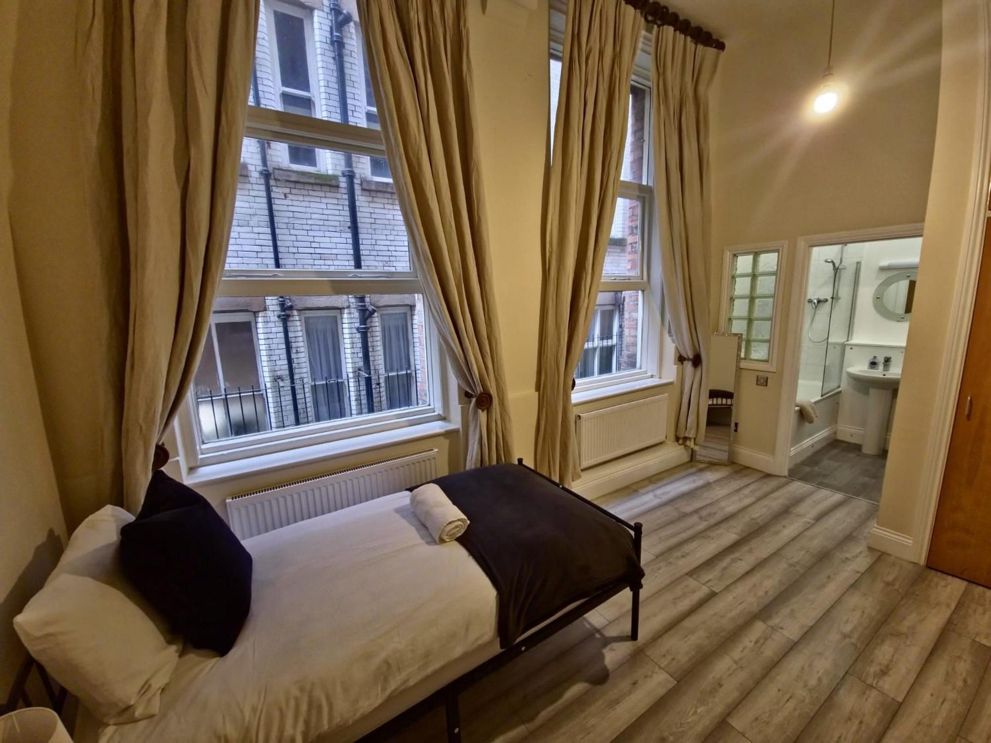 Hollowstone Place, Spacious 2 Bed, Centre Ng1, Sleeps 5,free Parking Nottingham
