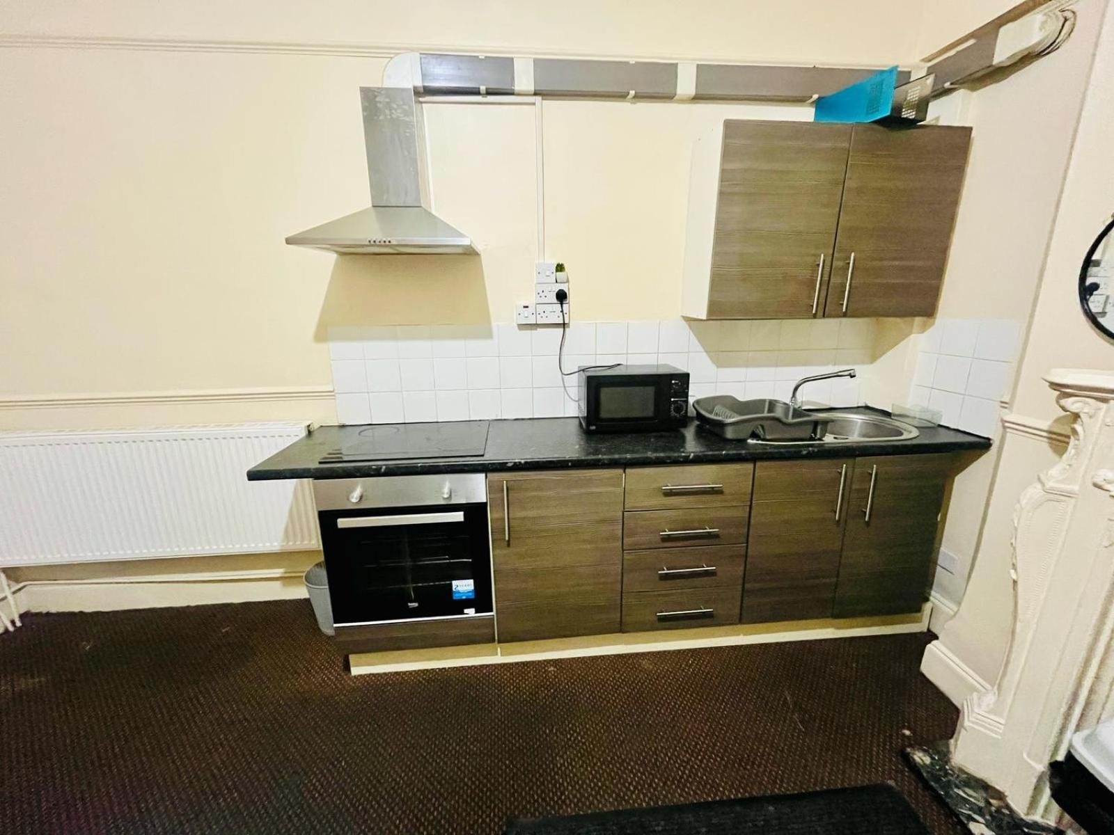 16 Double Bed With Kitchen Inside The Homestay *