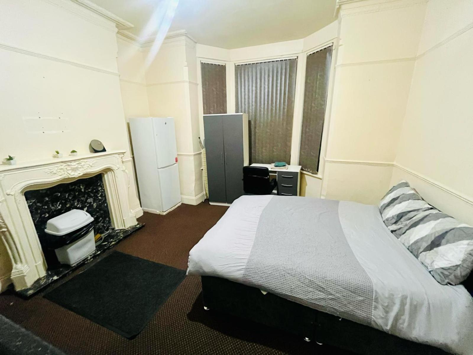 16 Double Bed With Kitchen Inside The Homestay