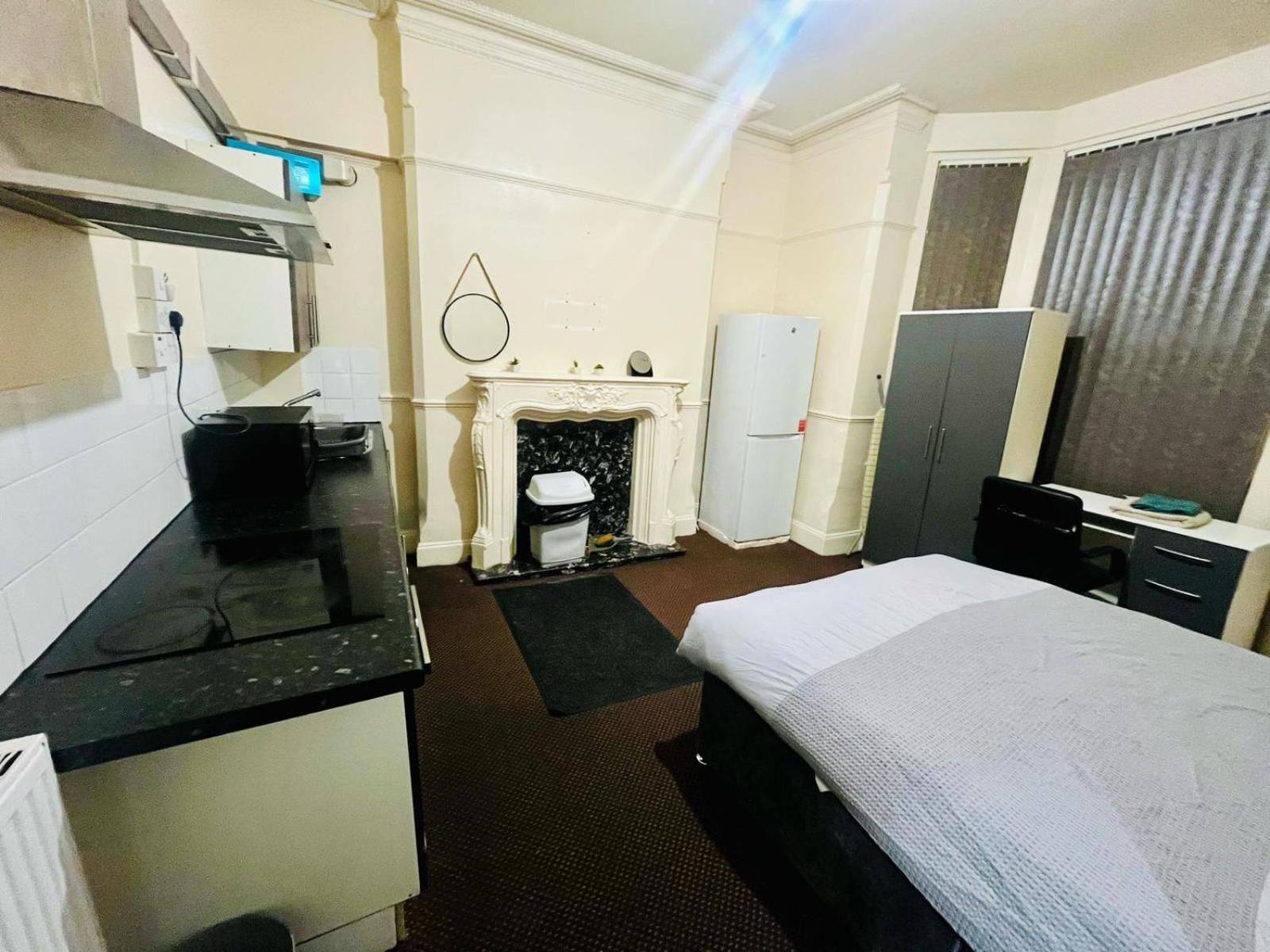 16 Double Bed With Kitchen Inside The * Nottingham