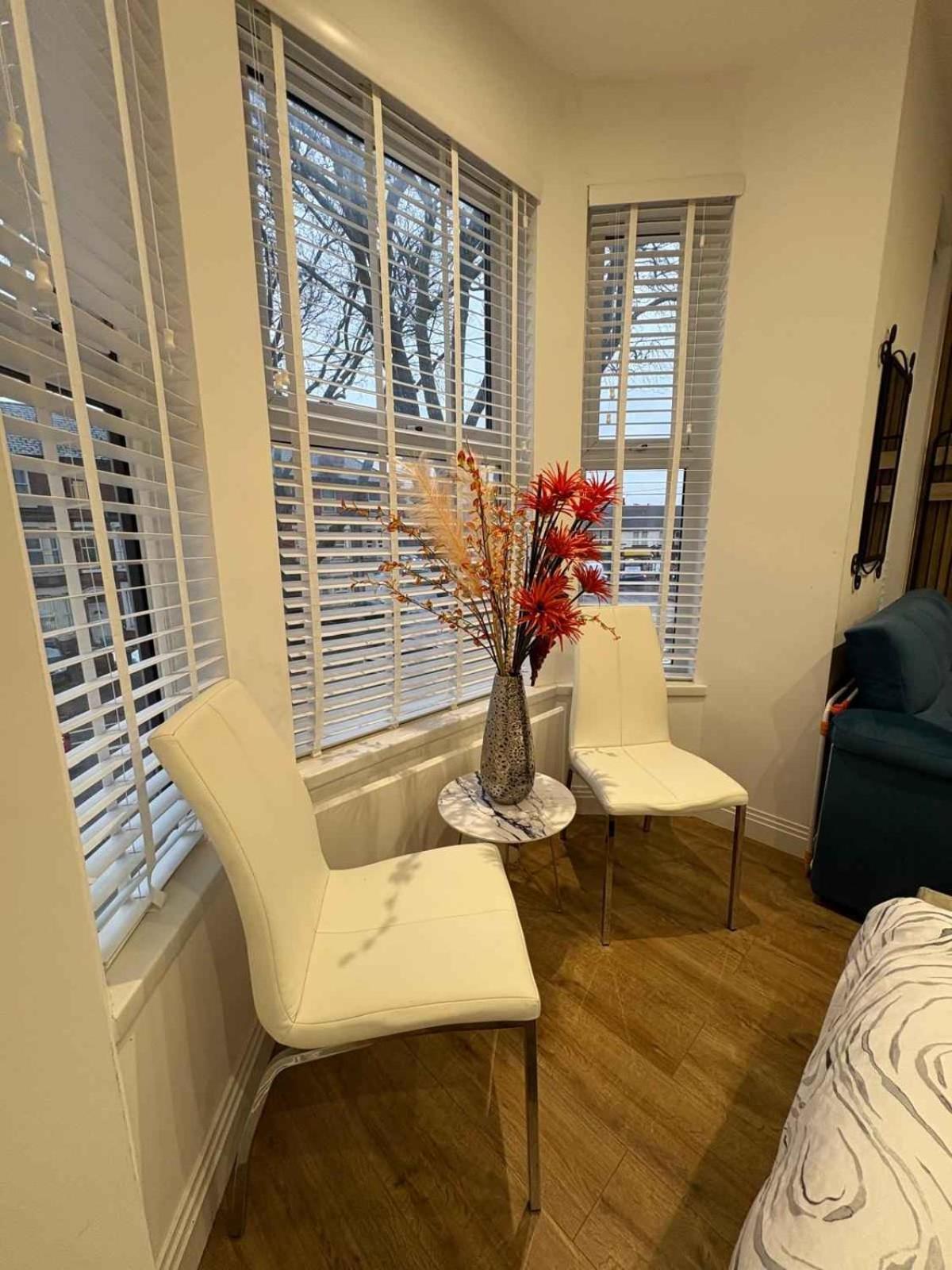London-themed Stylish , Near Centre Apartment