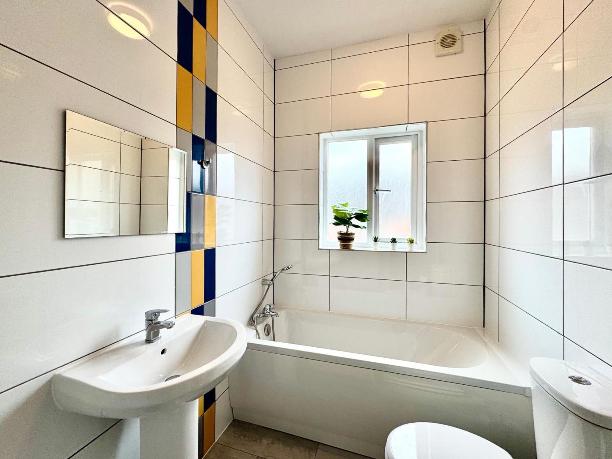 Spacious For 8 Work Trips Or Breaks Parking * Nottingham