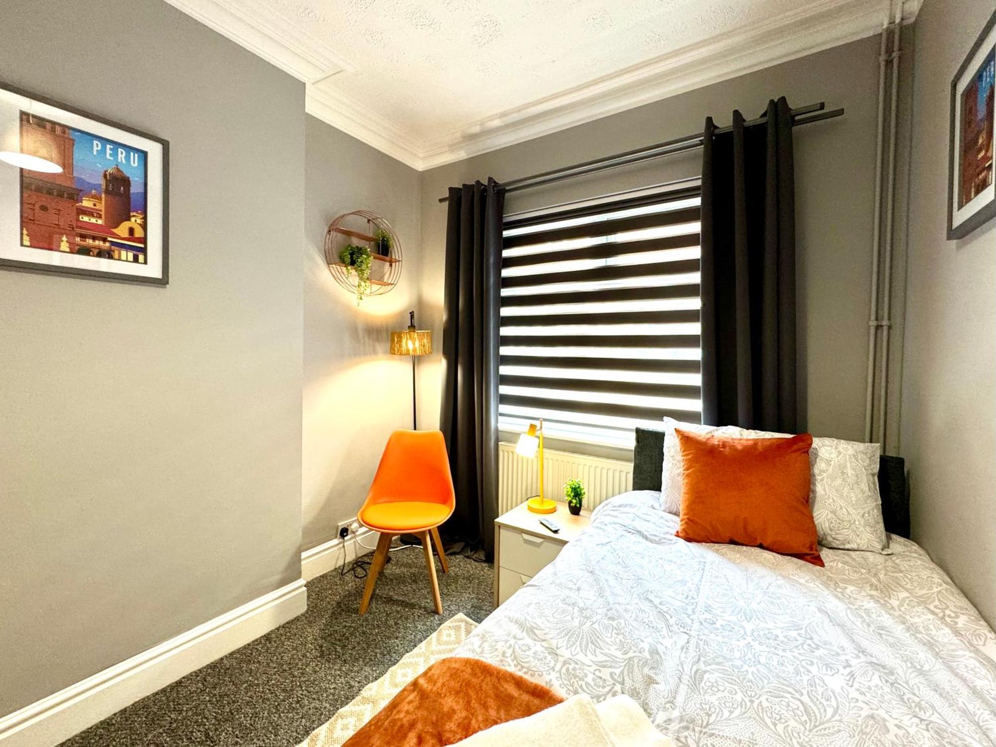 Spacious For 8 Work Trips Or Breaks Parking Nottingham