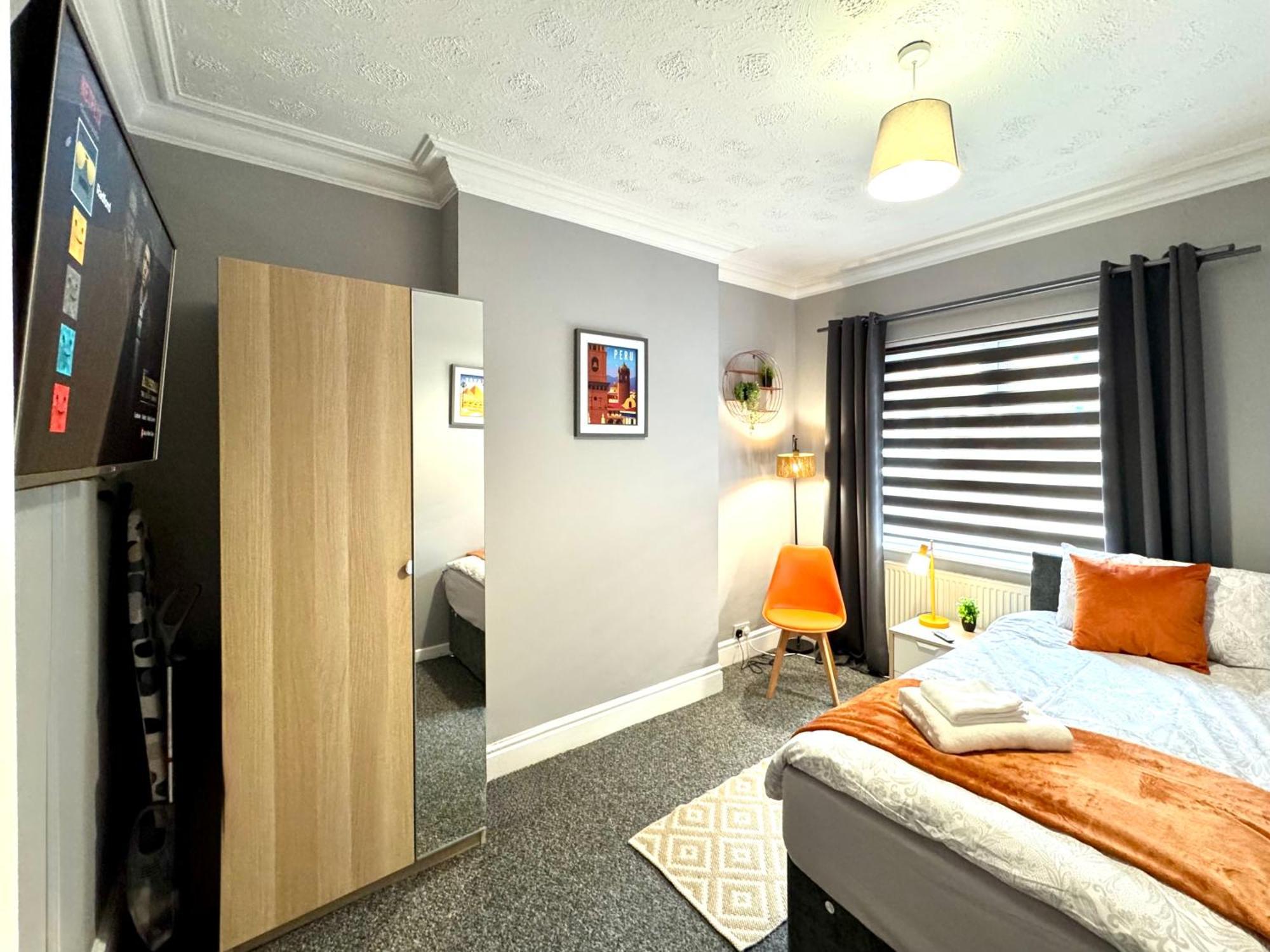 Spacious For 8 Work Trips Or Breaks Parking * Nottingham