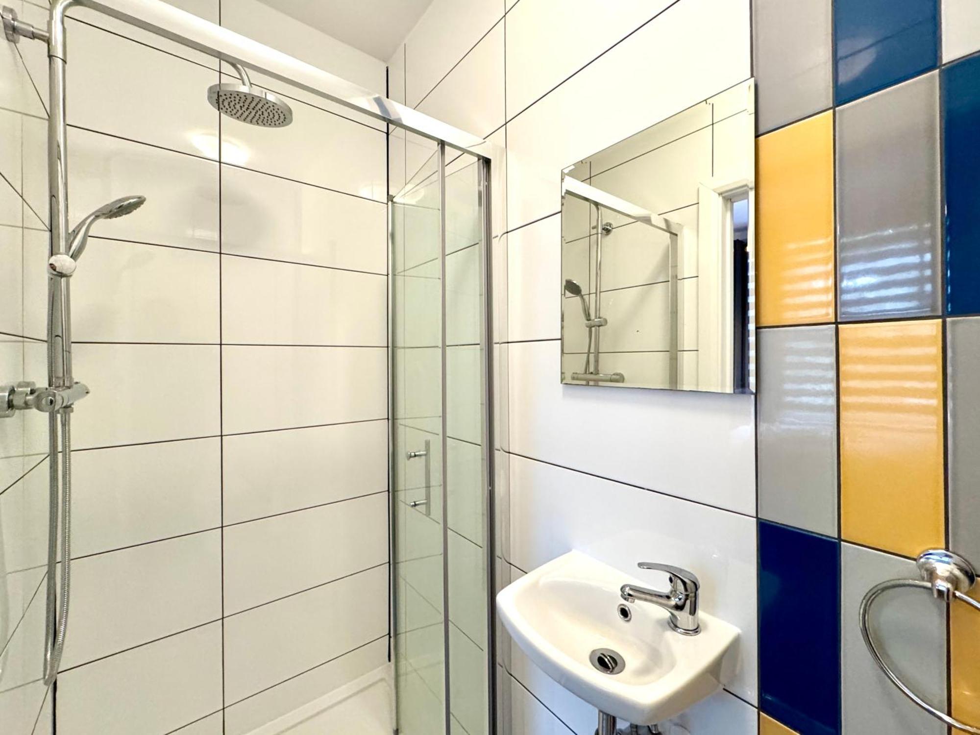 Spacious For 8 Work Trips Or Breaks Parking Holiday home *