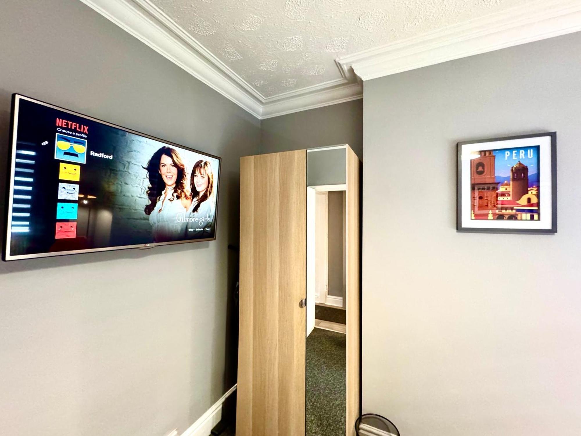 Spacious For 8 Work Trips Or Breaks Parking Holiday home Nottingham