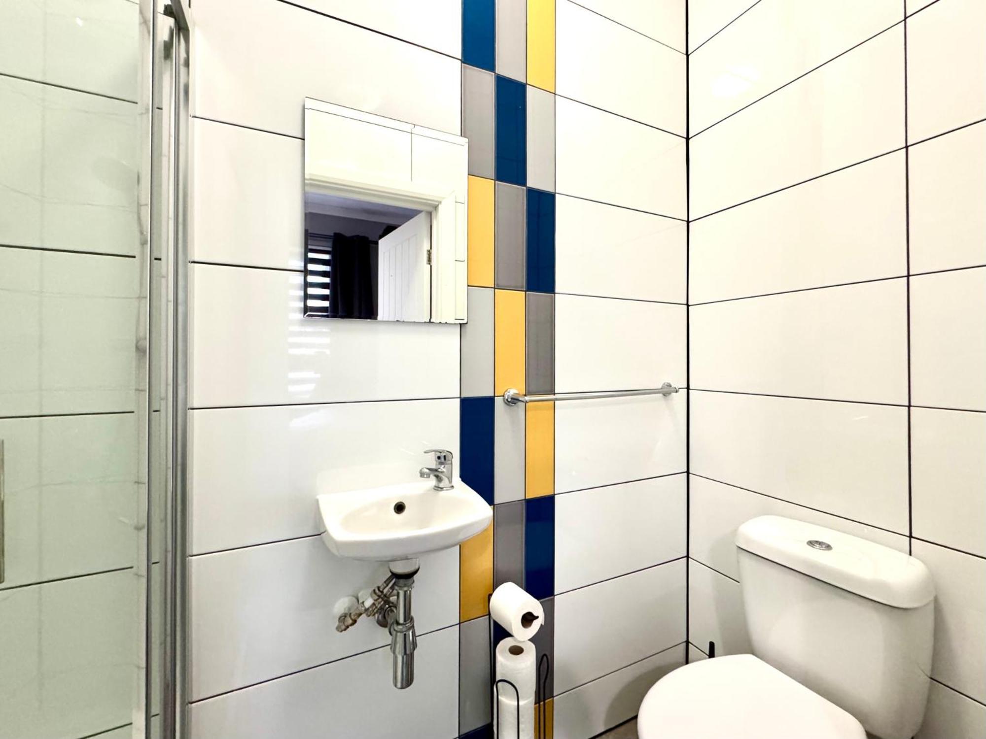 Spacious For 8 Work Trips Or Breaks Parking * Nottingham